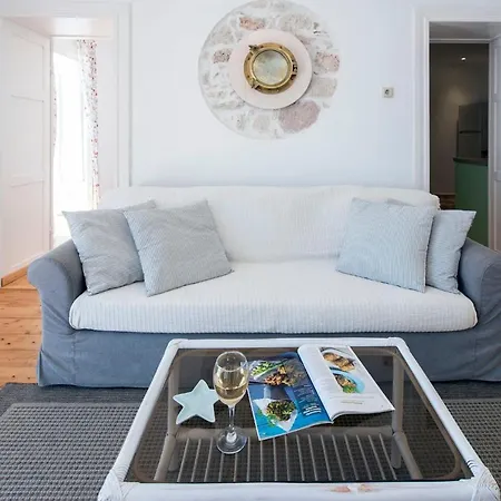 Holiday home Beachfront Yellow House Upper Kaminaki Katavolos